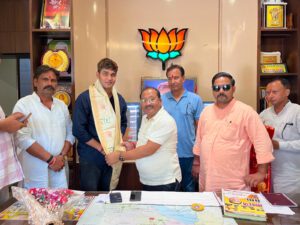 टूण्डला के होनहार युवा मोहित लबानिया का आयकर विभाग में चयन, विधायक Prempal Singh Dhangar ने किया सम्मानित